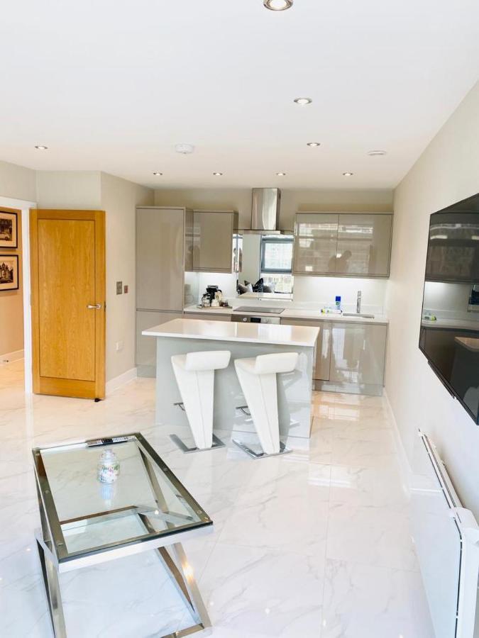 Superior Apartment In Cardiff City Centre Bagian luar foto