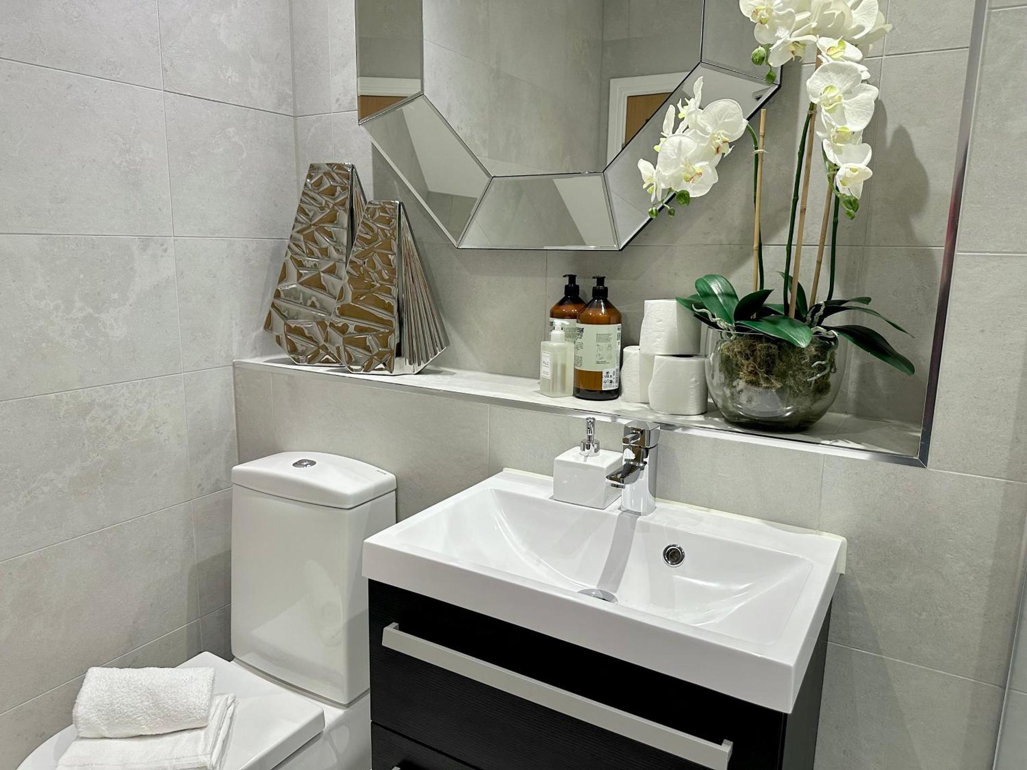 Superior Apartment In Cardiff City Centre Bagian luar foto