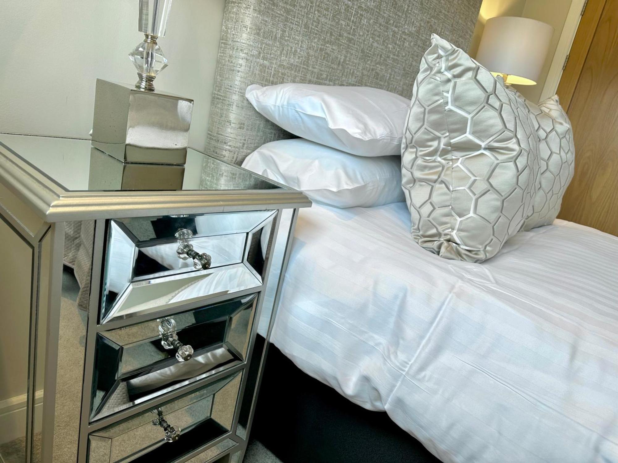 Superior Apartment In Cardiff City Centre Bagian luar foto