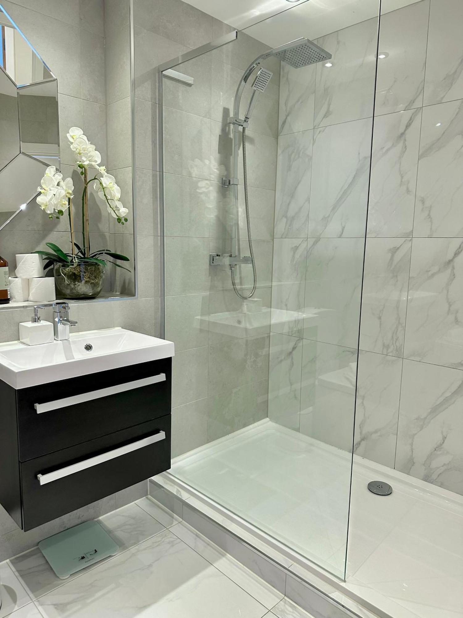 Superior Apartment In Cardiff City Centre Bagian luar foto