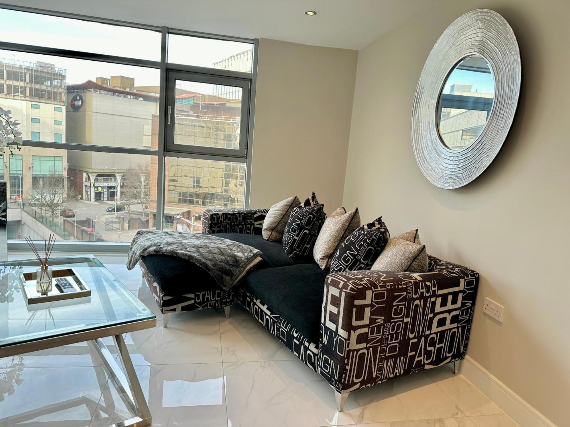Superior Apartment In Cardiff City Centre Bagian luar foto