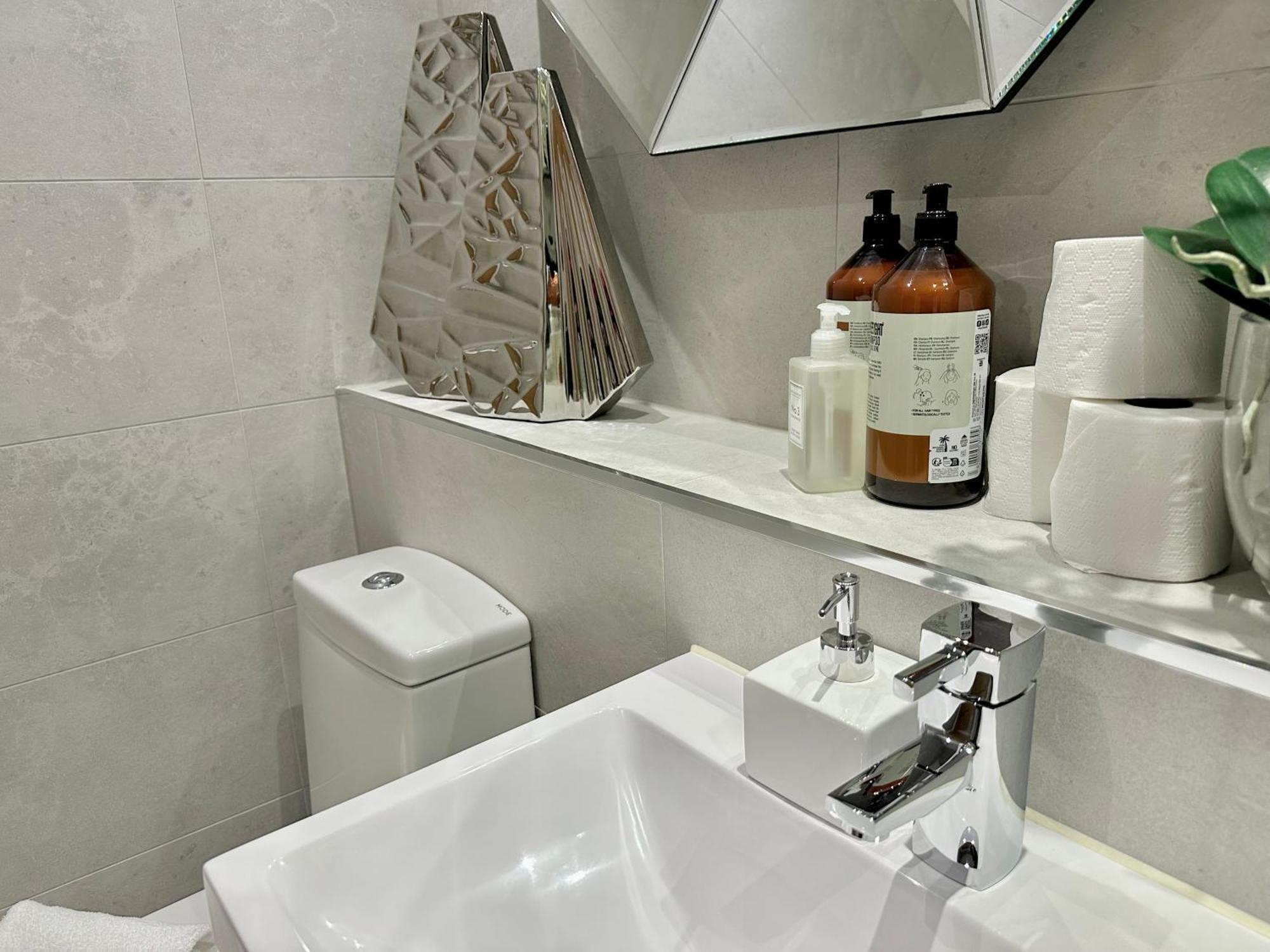 Superior Apartment In Cardiff City Centre Bagian luar foto