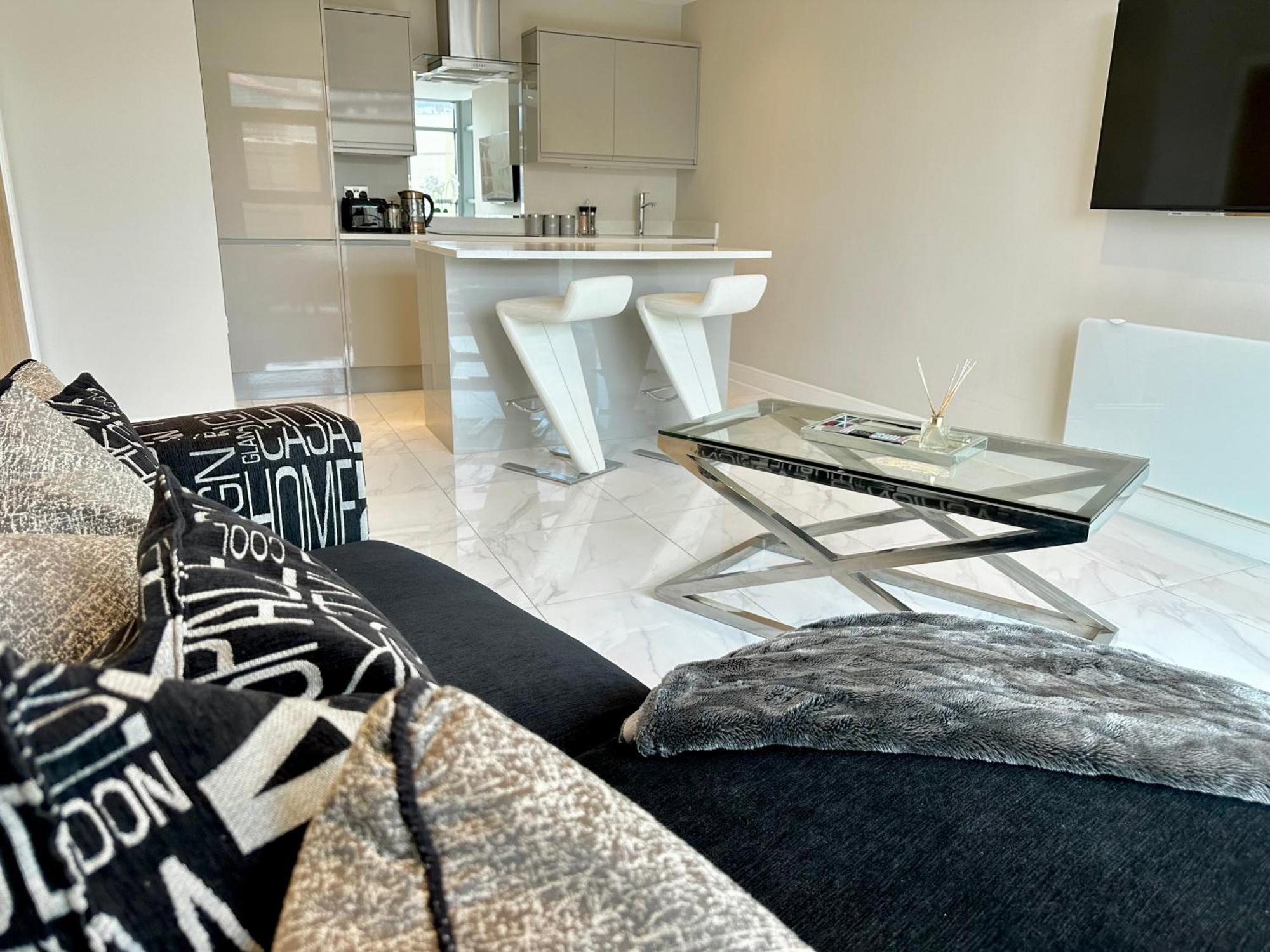 Superior Apartment In Cardiff City Centre Bagian luar foto